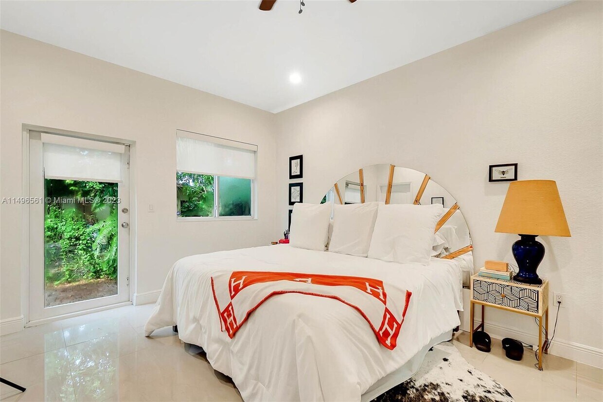 Foto principal - 835 NW 1st Ave
