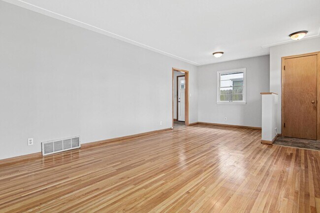 Foto del edificio - 3639 Benjamin St NE