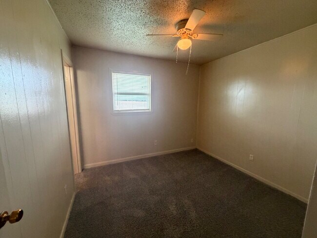 Building Photo - MOVE IN SPECIAL- Cozy 1-Bedroom Unit in Lubbock – Ideal for Urban Living!