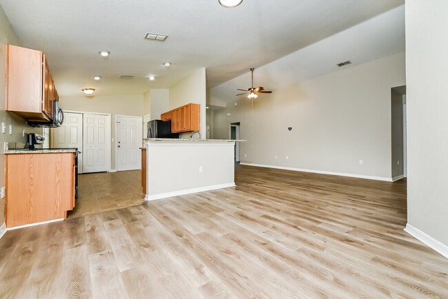 Building Photo - 11241 Southwind Lake Dr