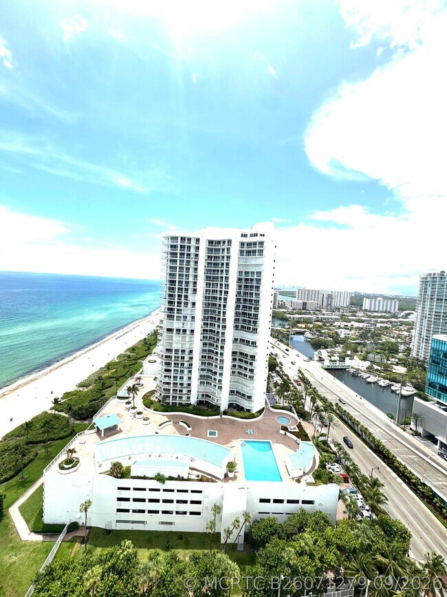 Foto del edificio - 16699 Collins Ave