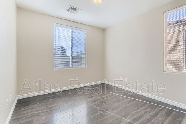 Foto del edificio - 844 Sheerwater Ave