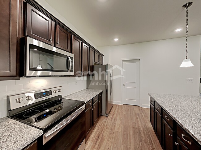 Building Photo - 305 Vaughan Pl