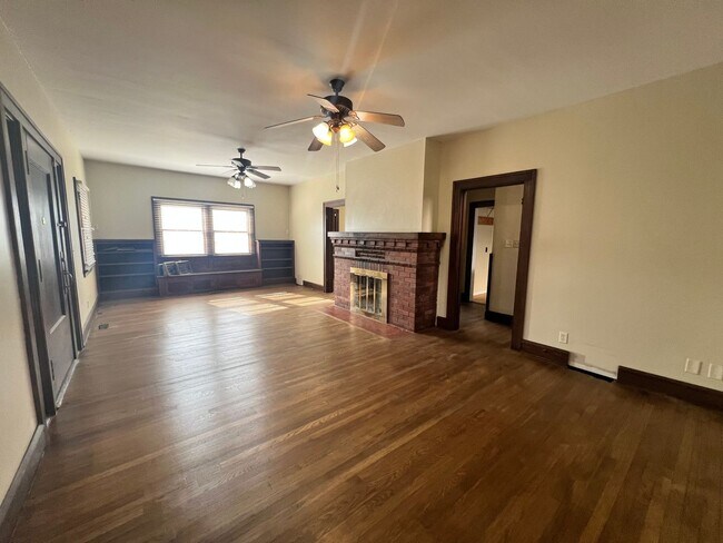 Foto del edificio - Spacious 4 Bedroom, 2 Bath Home with 3-Car Garage – Near WSU – Available Now!