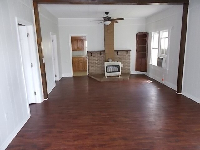 Living Room - 907 Young St