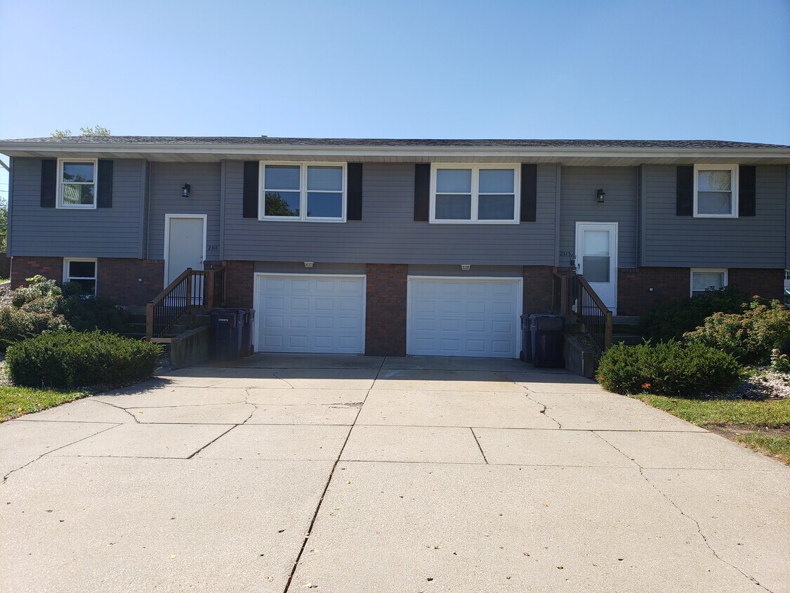 2311 Mole Ave Unit Left, Janesville, WI 53548 Apartments at 2311 Mole