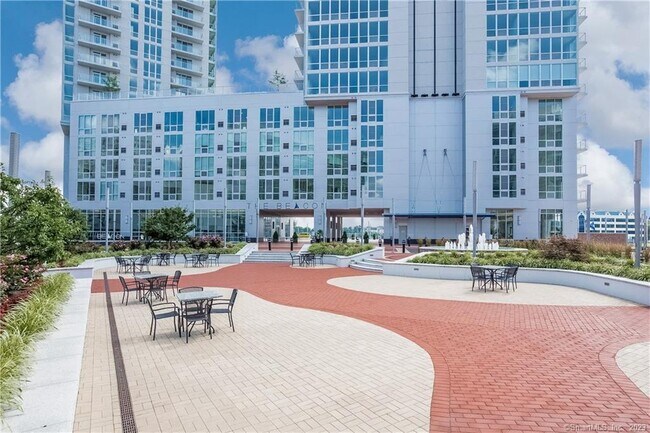 Building Photo - 1 Hbr Pt Rd