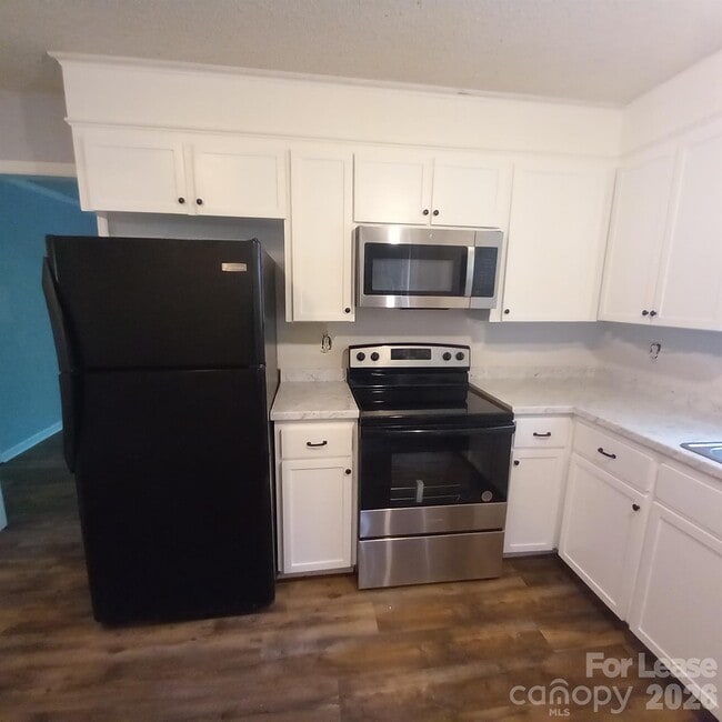 Foto del edificio - 10417 White Pine Rd