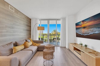 Building Photo - 2602 E Hallandale Beach Blvd