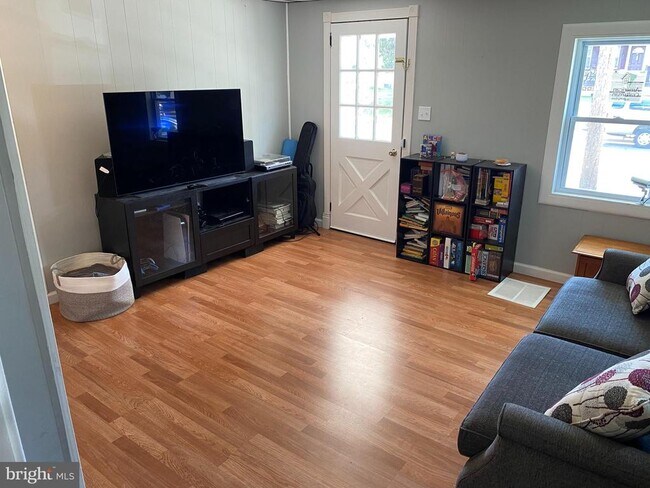 Foto del edificio - 359 W Main St