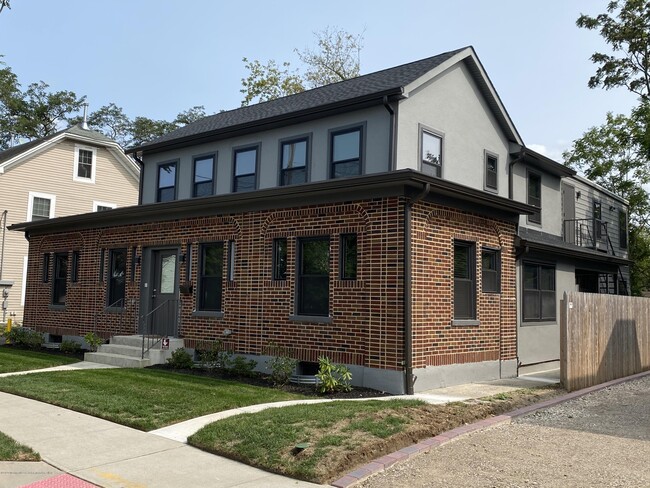 Building Photo - 250 Mechanic St