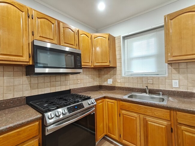 Building Photo - 4441 N Chadwick St