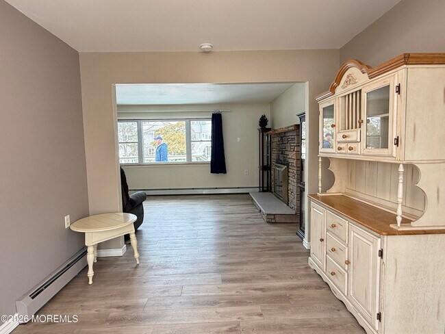 Foto del edificio - 63 Shorewood Dr