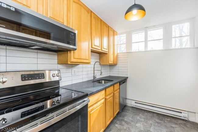 Building Photo - 232 Orange Rd