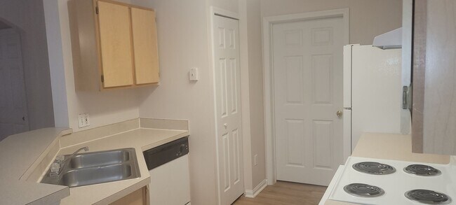 Foto del edificio - 6548Swis615