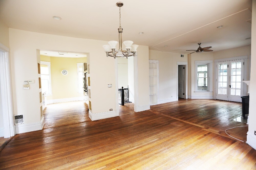 Living Dining Combo - 1239 W Winnemac Ave