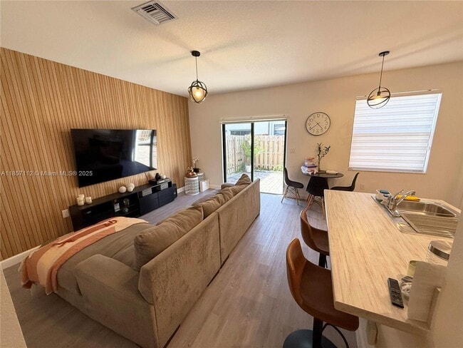 Foto del edificio - 395 NE 211th Terrace