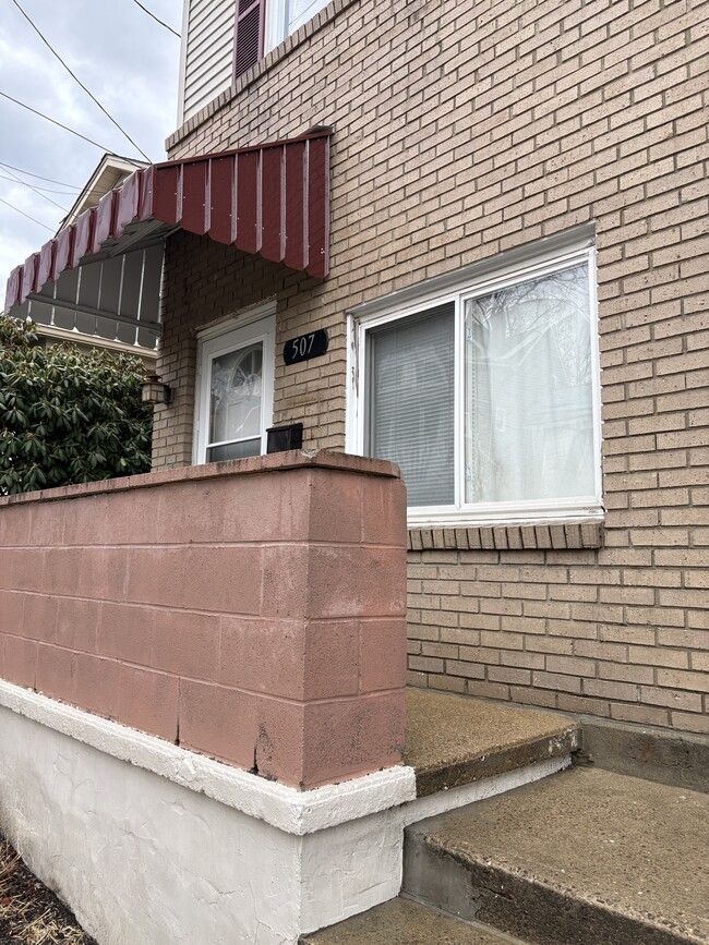 Building Photo - 507 7th Ave