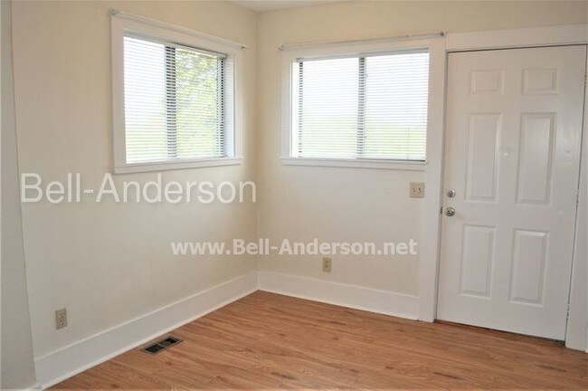 Building Photo - Surprisingly Spacious James Hill Home!