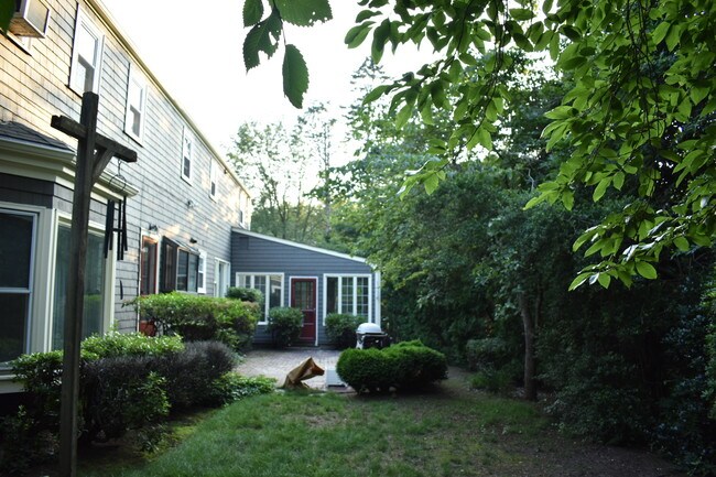 Building Photo - 270 Nayatt Rd