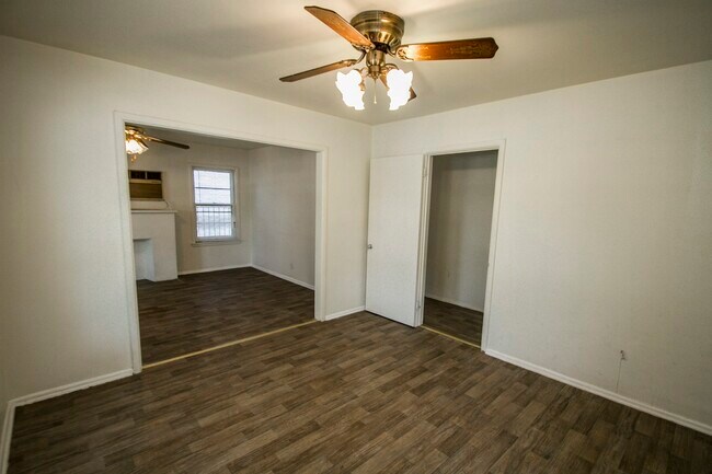 Foto del edificio - 2818 E Houston St