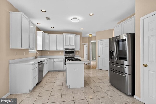 Building Photo - 2 Berwick Cir