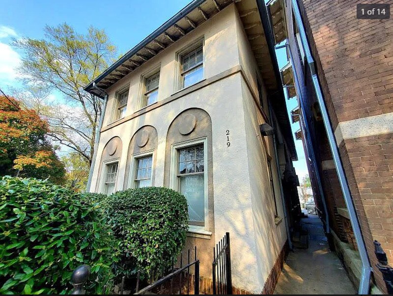 Primary Photo - 219 S Cherry St