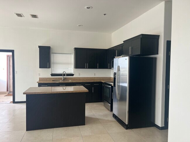 Foto del edificio - 4217 Colbath Ave