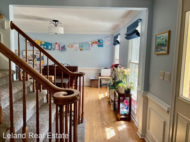 Building Photo - 4 br, 2.5 bath House - 4748 Thoroughgood Dr