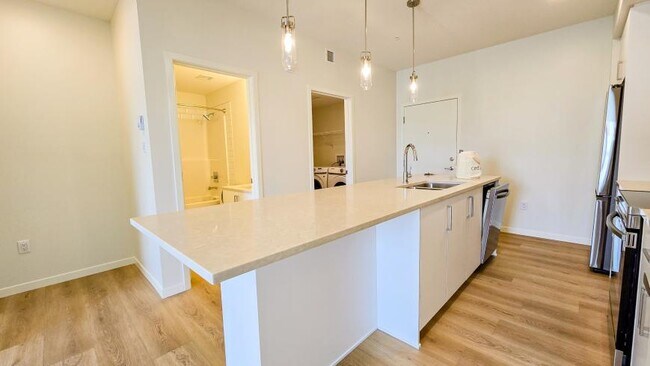 Building Photo - 1.0 bedroom in Calgary Alberta T3M 3X3