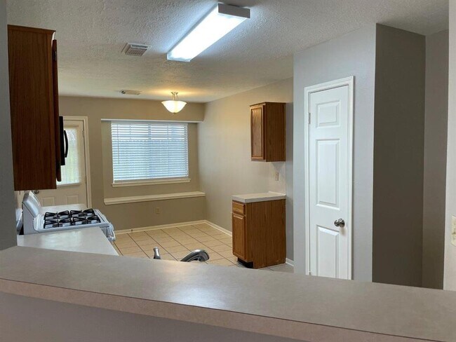 Foto del edificio - 9311 Rippling Fields Dr