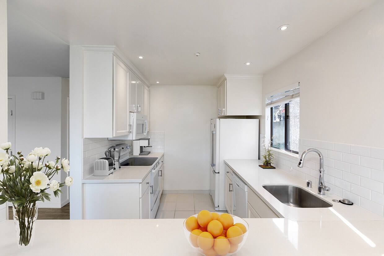 Foto principal - 48 Lyford Dr