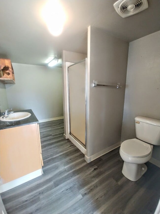 Building Photo - 2 Bed, 1 Bath Home with Covered Patios