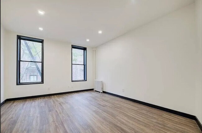 Foto del edificio - 439 W 46th St