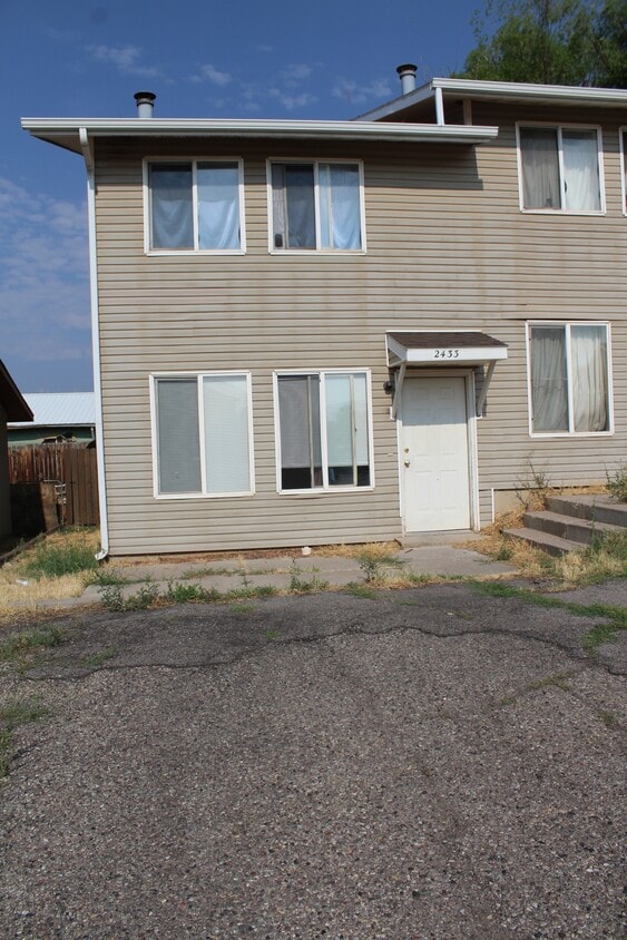 Foto principal - 2433 Rail Ave