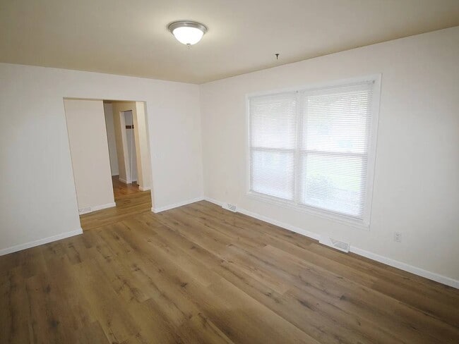 Building Photo - 904 N Duchesne Dr
