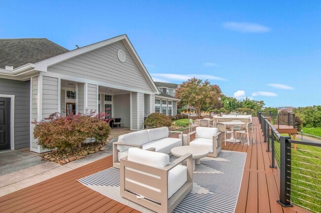 Building Photo - Heights of Knoxville