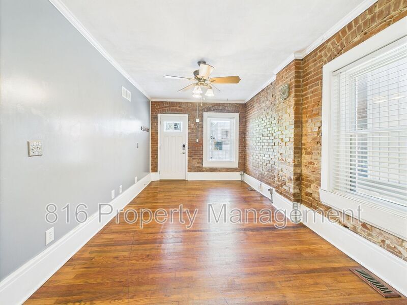 Foto principal - 1033 E 5th St