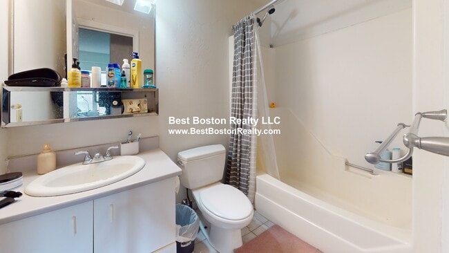 Building Photo - 175 Beacon St