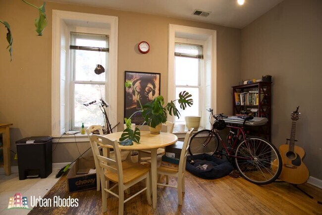 Foto del edificio - 2028 N Oakley Ave