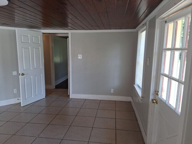 Foto del edificio - 2bedroom 1bath duplex