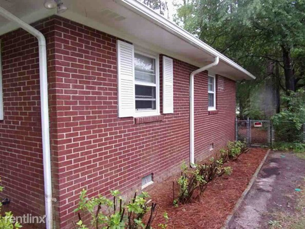 Building Photo - 622 Barefoot St