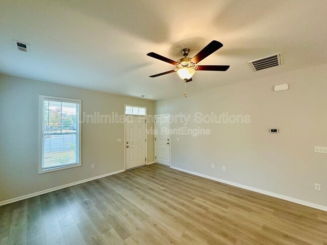 Building Photo - 1301 Putnam Dr