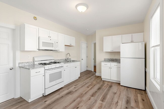 Building Photo - 79 Shaw St