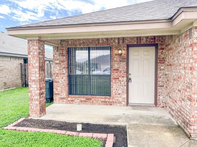 Building Photo - 1212 Nicholas Cir
