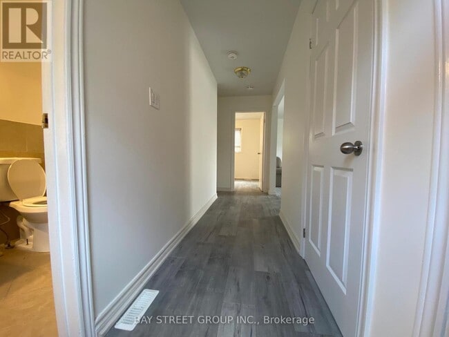Building Photo - 8 Kerwood Pl