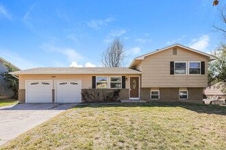 Building Photo - 4945 Manzana Dr