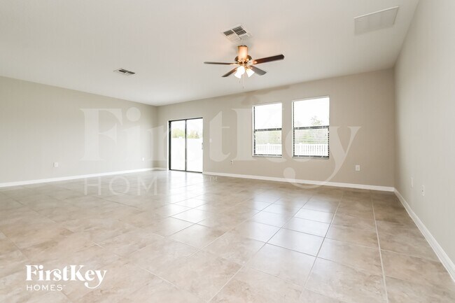 Building Photo - 14827 Crescent Rock Dr