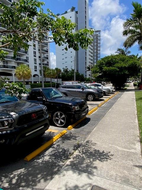 Foto del edificio - 7925 West Dr