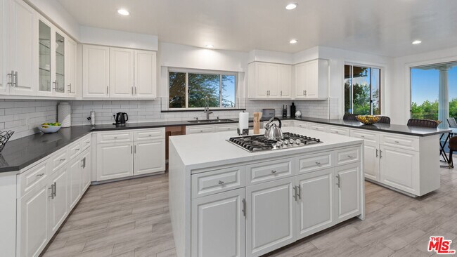 Building Photo - 600 Clinton Pl